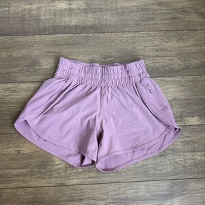 NWOT Lululemon Hotty Hot Low-Rise Lined Women's Shorts 2.5” Lavender Lux Size 4